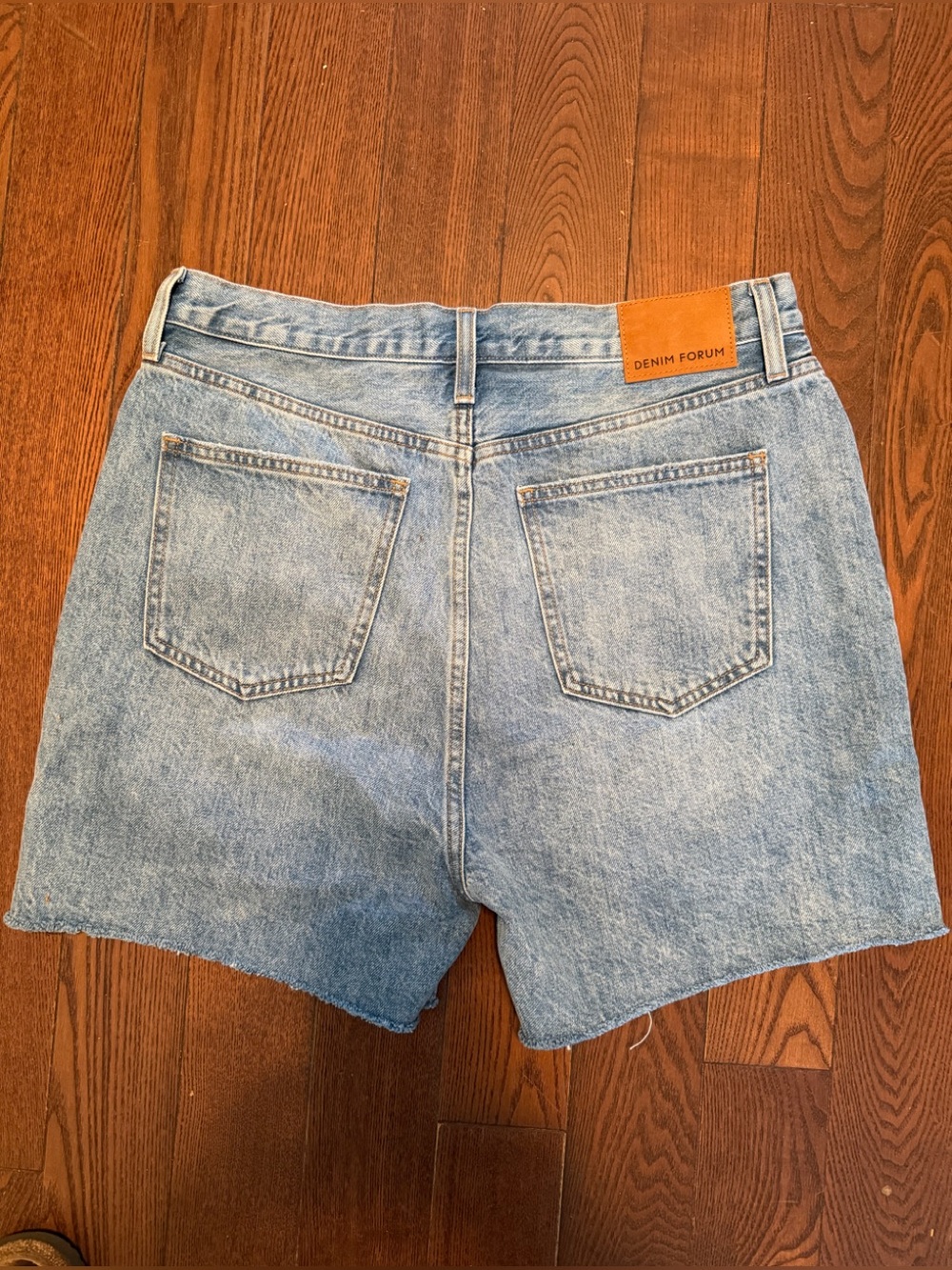 Aritzia Denim Forum The Yoko Mid Thigh Denim Shorts Jorts Raw Hem Size 32 Light - Picture 3 of 12